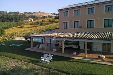 شقة Agriturismo Annarella Carassai المظهر الخارجي الصورة